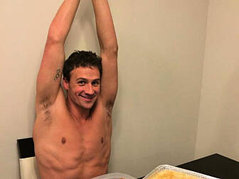 Olympic swimmer tweets picture...